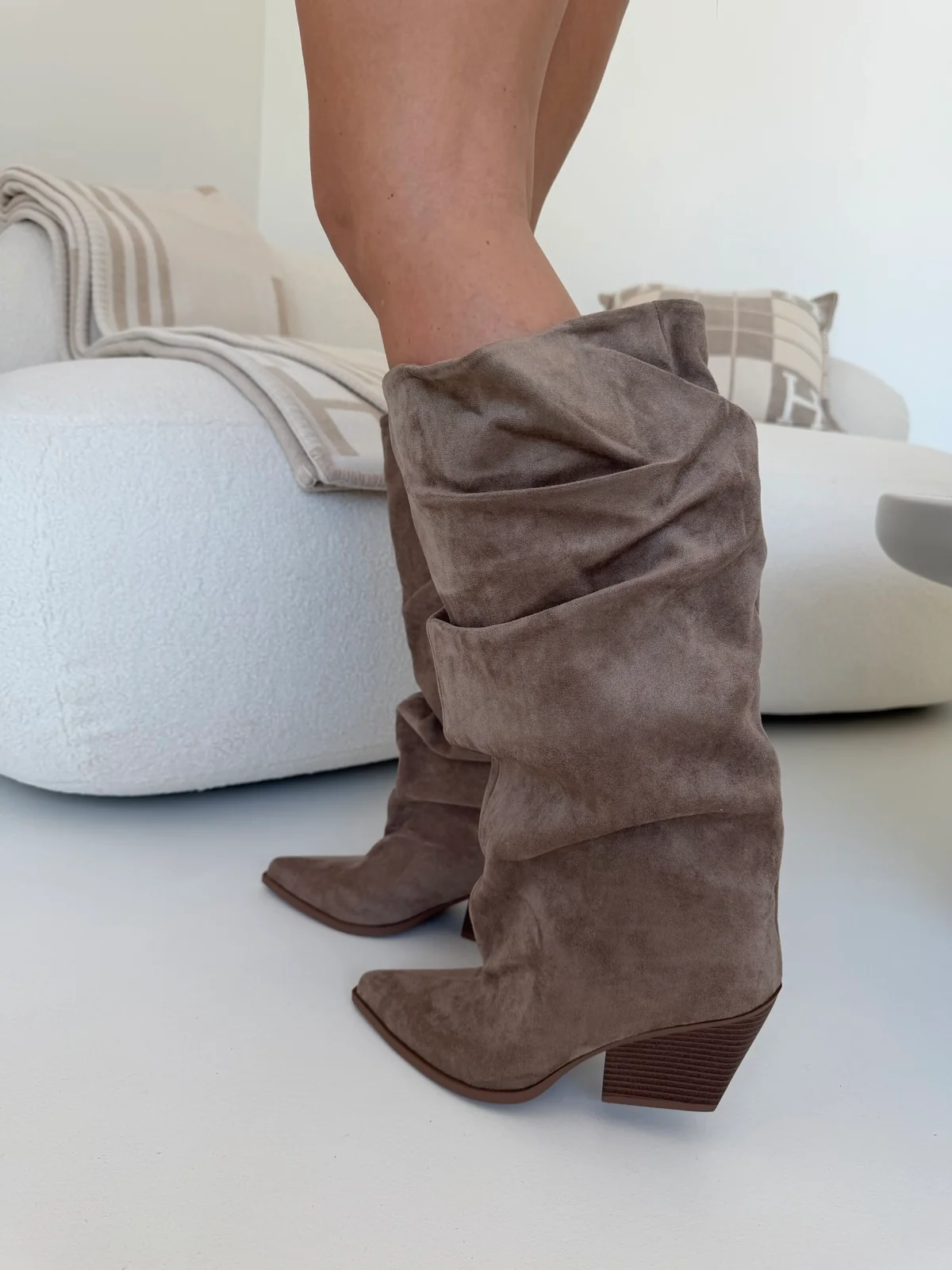 2580A-1-DEBORAH-TAUPE
